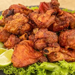 Porção de Frango à Passarinho