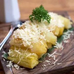 Porção de Mandioca Frita c/ Parmesão